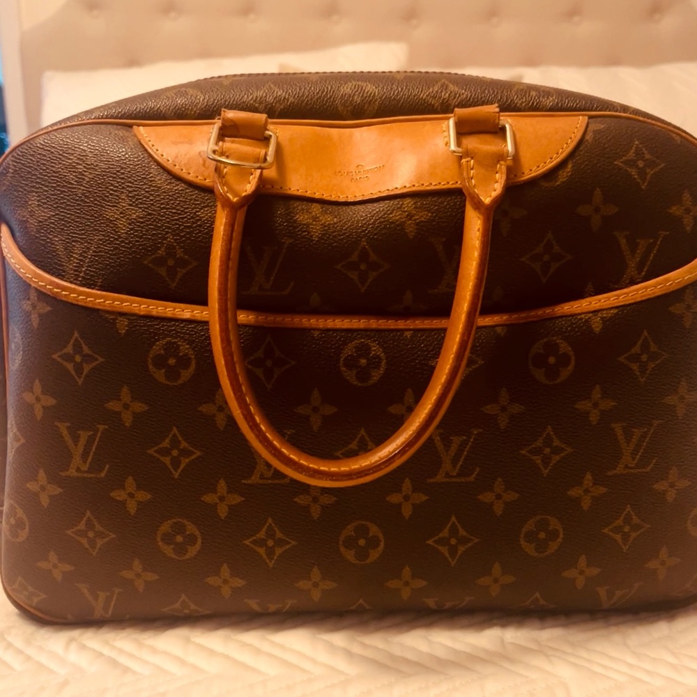 Louis Vuitton Dauville.